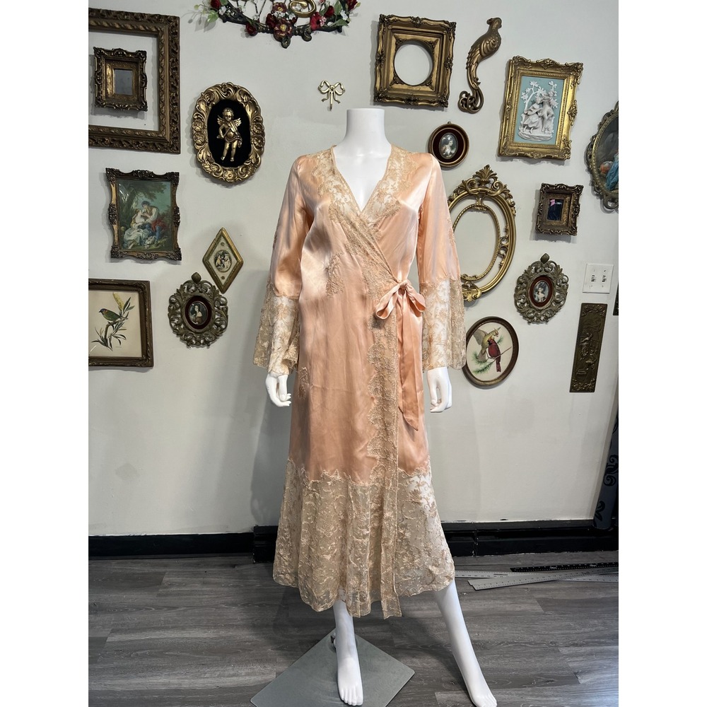 Vintage 1920s Peach Silk and Lace Peignoir Robe Size S
